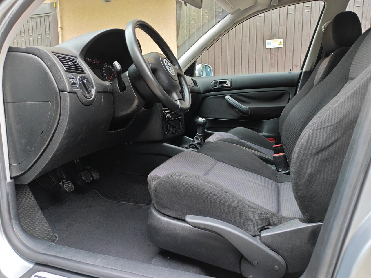 Volkswagen Golf 1.6 BENZINA 105cv 25years / Unipro