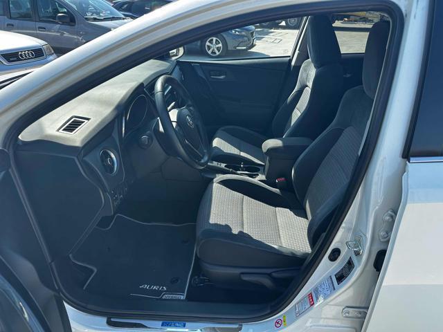 TOYOTA Auris Touring Sports 1.8 Hybrid Black Edition CVT
