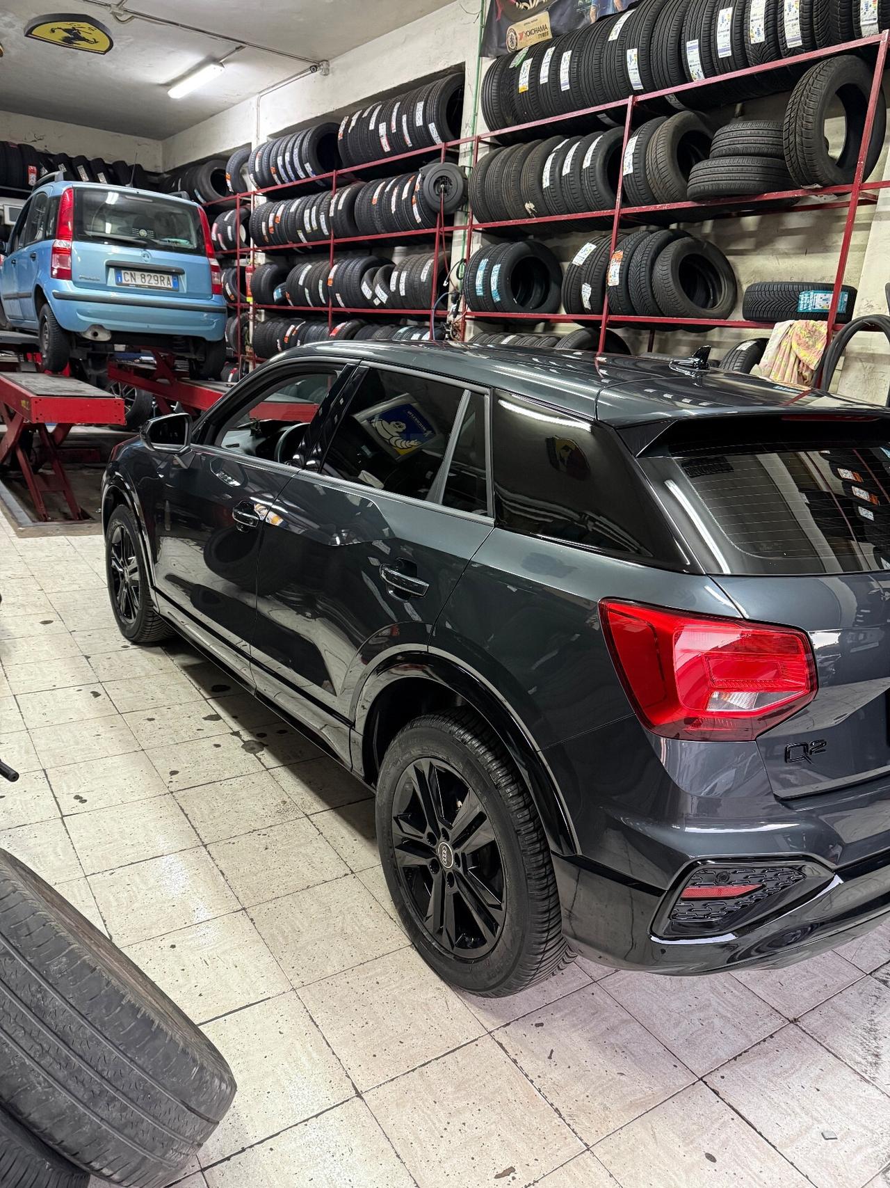 Audi Q2 30 TDI S tronic Identity Black