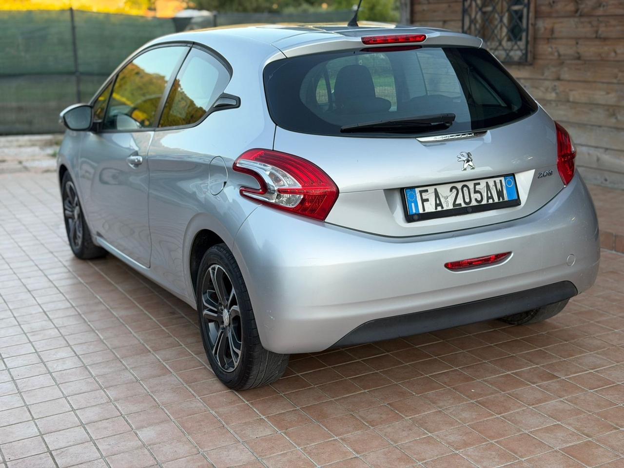 Peugeot 208 1.4 HDi 68 CV 3 porte Active