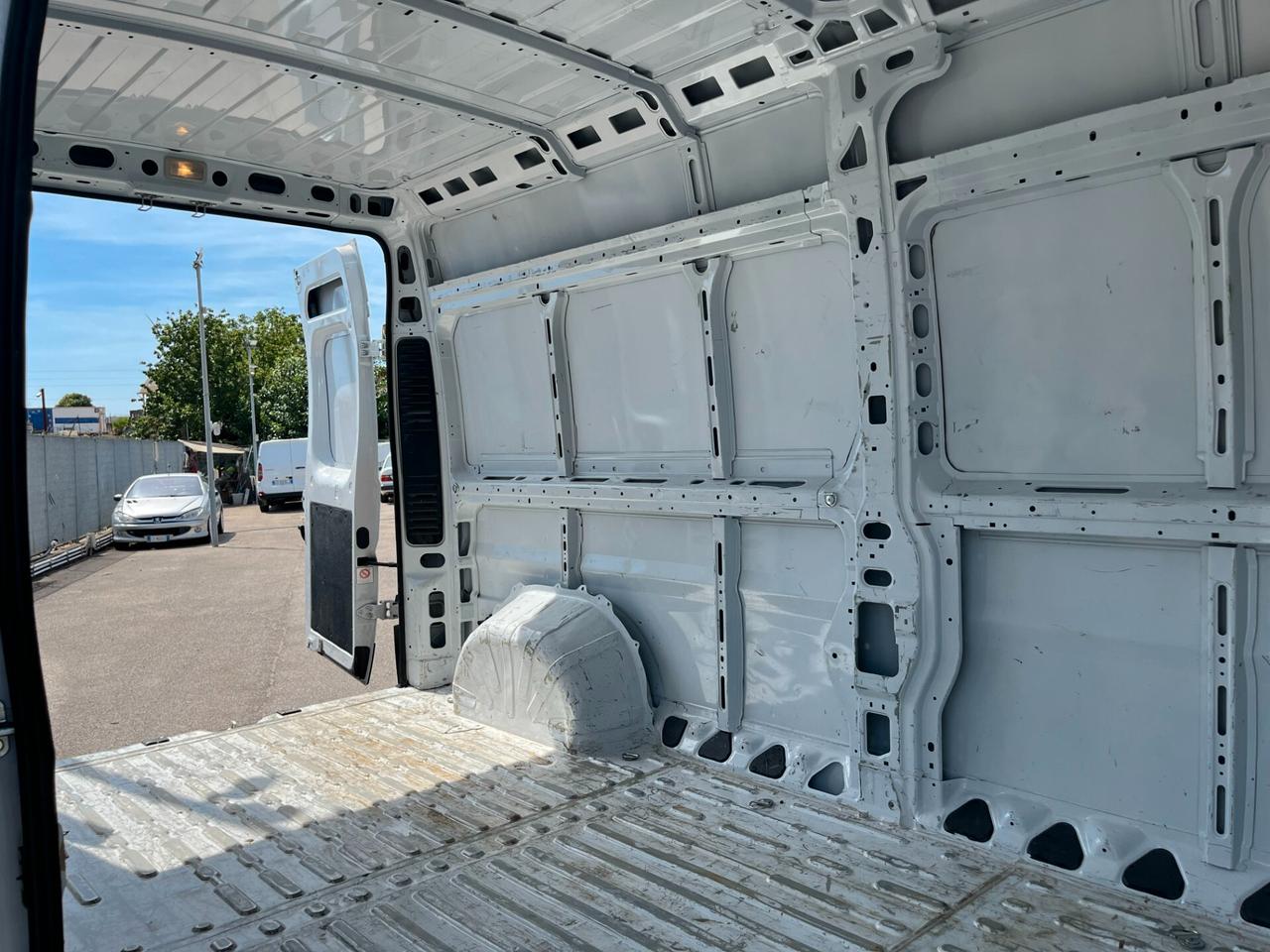 Peugeot Boxer 335 2.2 BlueHDi 140 S&S PLM-TM Furgone