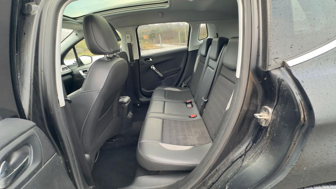Peugeot 2008 1.2 Turbo benzina CV 130 Black Matt
