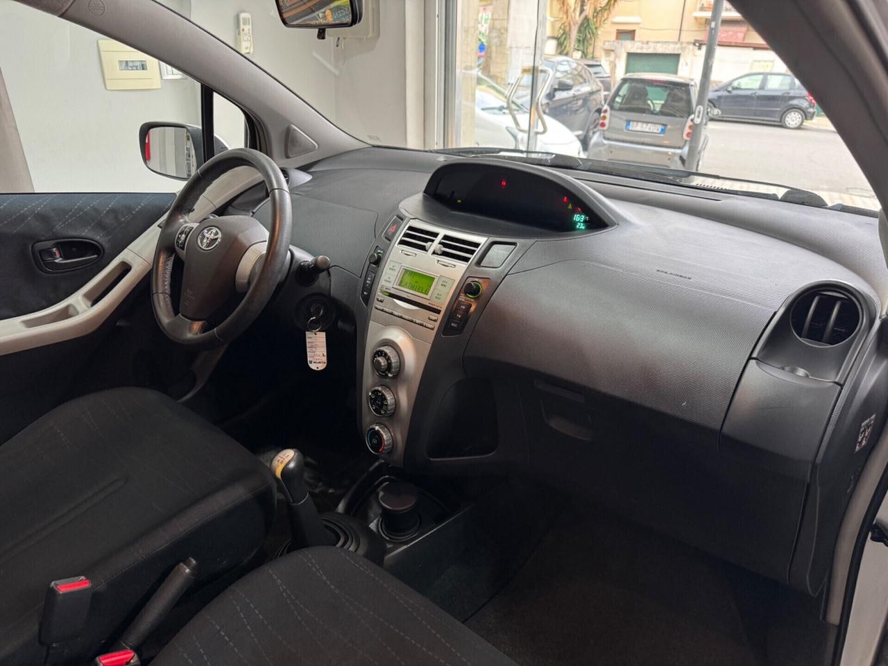 Toyota Yaris 1.0 benzina 5 porte Sol