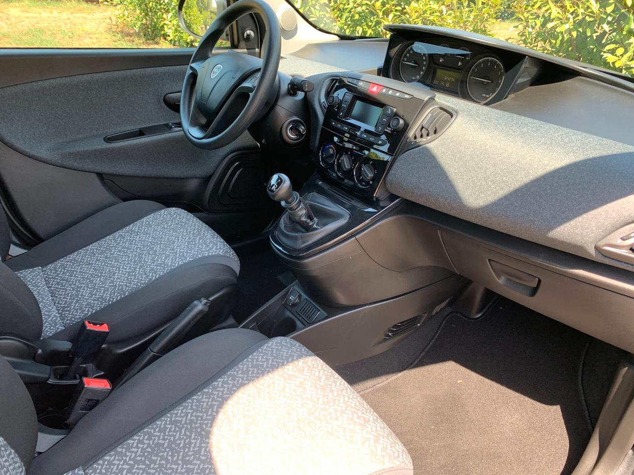 Lancia Ypsilon 1.0 FireFly 5 porte S&S Hybrid Silver Plus
