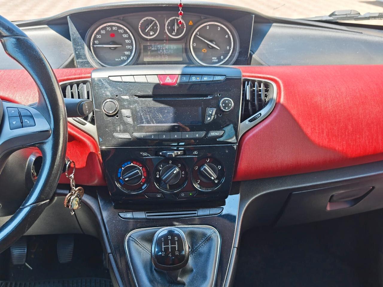 Lancia Ypsilon LANCIA YPSLON BLACK&RED 1.3 JTD 95CV STOP&START