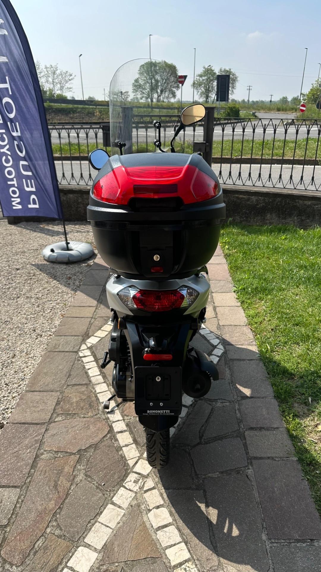 Peugeot Tweet 50 4 tempi con bauletto e parabrezza