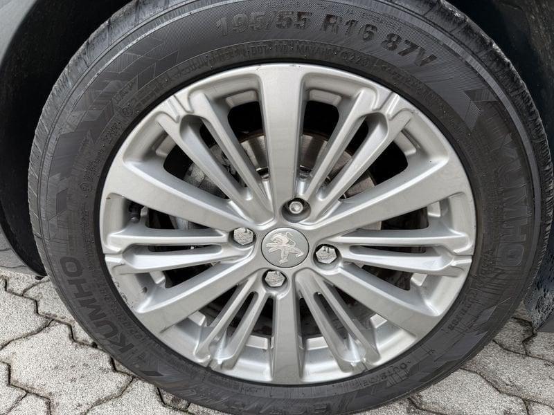 Peugeot 208 208 5p 1.2 puretech Allure 82cv CINGHIA NUOVA !!!