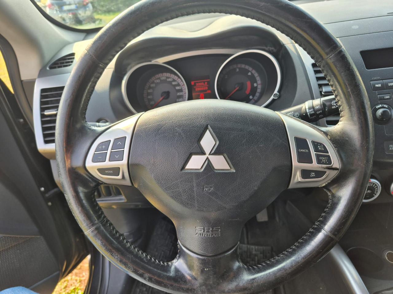 Mitsubishi Outlander 2.0 Intense