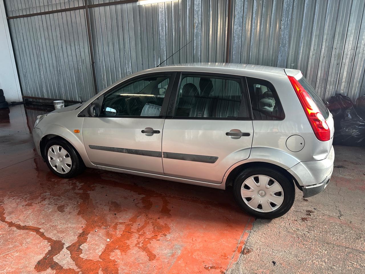 Ford Fiesta 1.2 16V 5p. Ghia