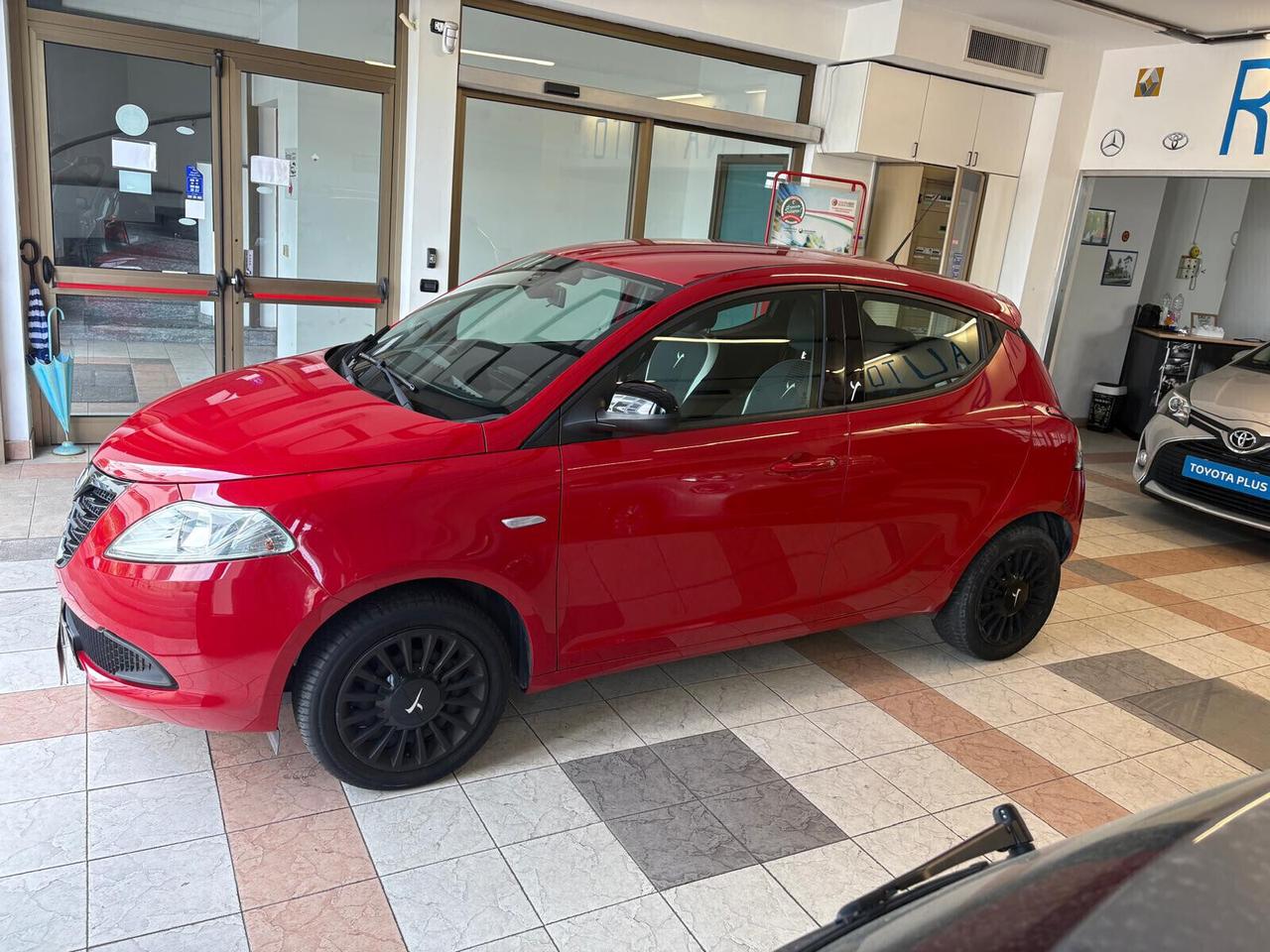 Lancia Ypsilon 1.2 69 CV 5 porte Elefantino
