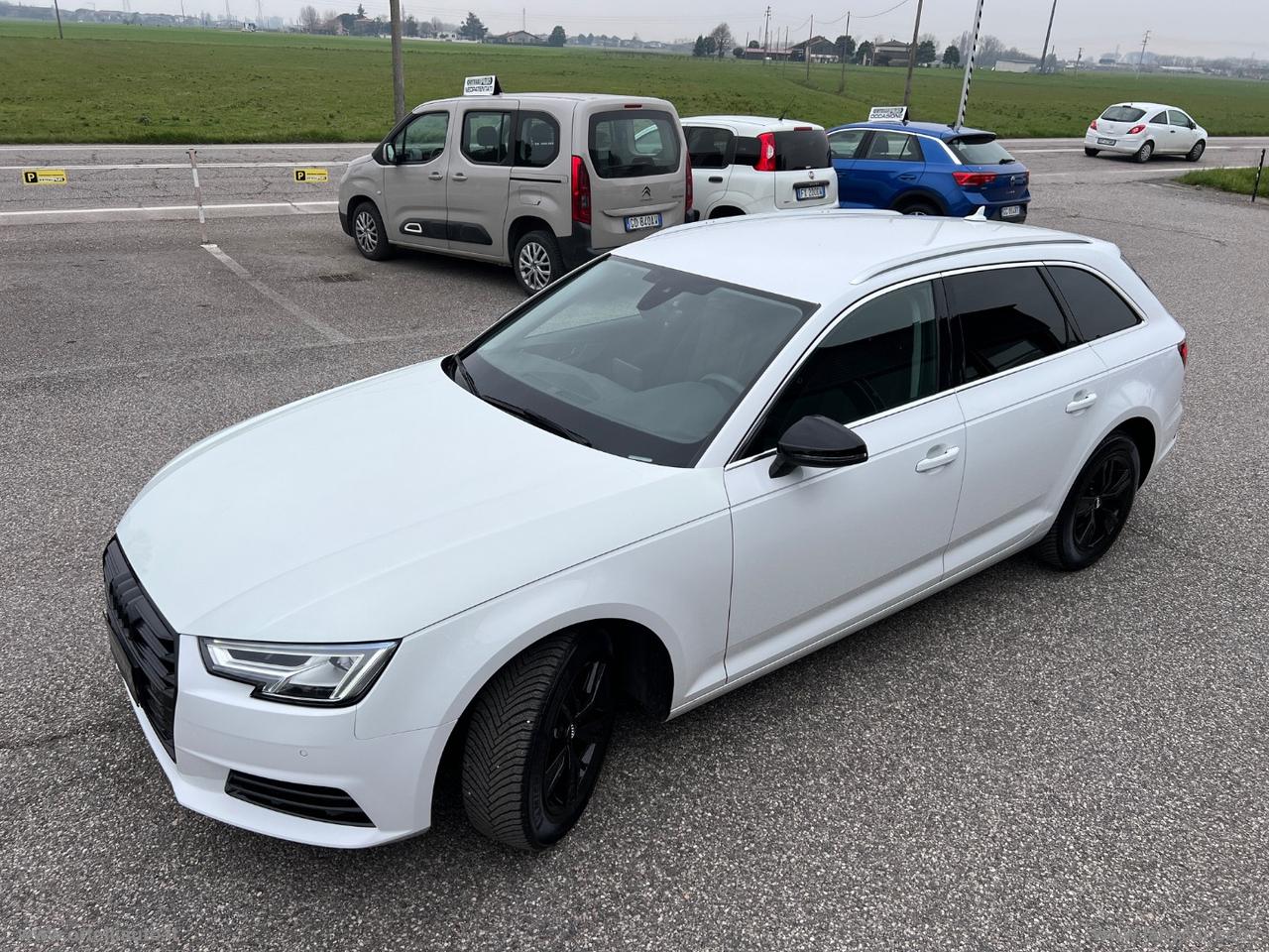 AUDI A4 Avant 30 TDI S tronic Business