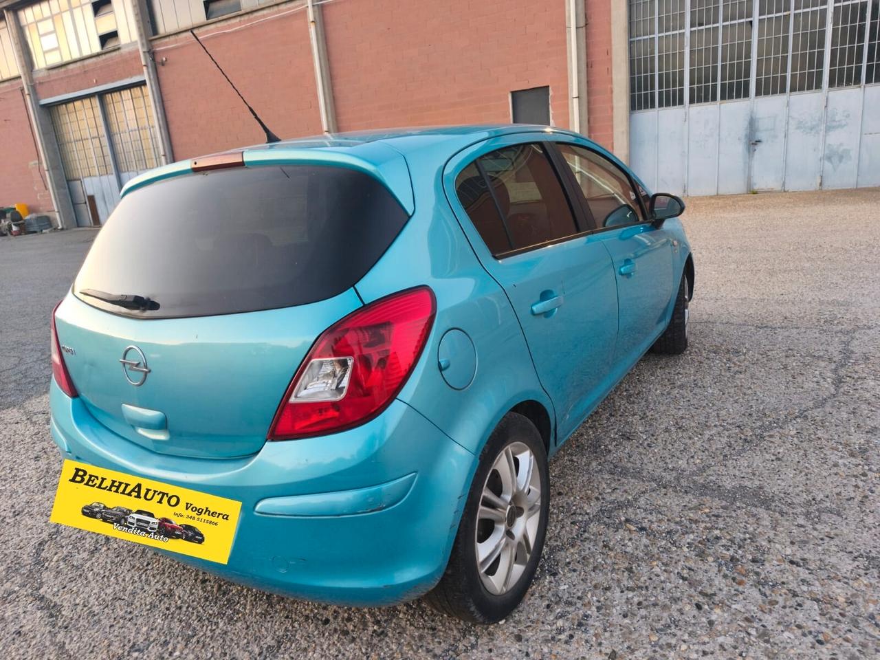 Opel Corsa 2011---1.2 Benzina Neopatentati