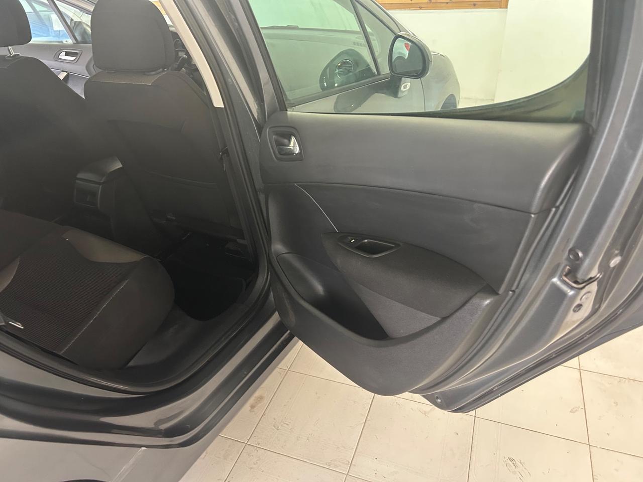 Peugeot 308 2.0 HDi 5p. Féline