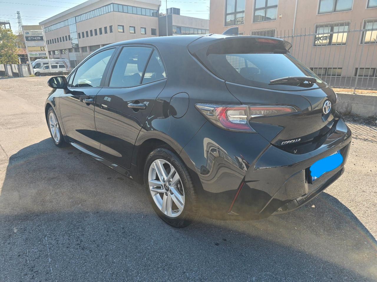 Toyota Corolla 1.8 Hybrid Business