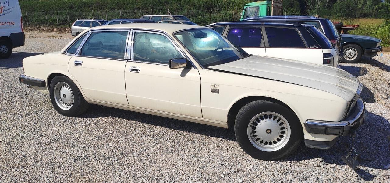 2 Jaguar d'Euro 2.500,00