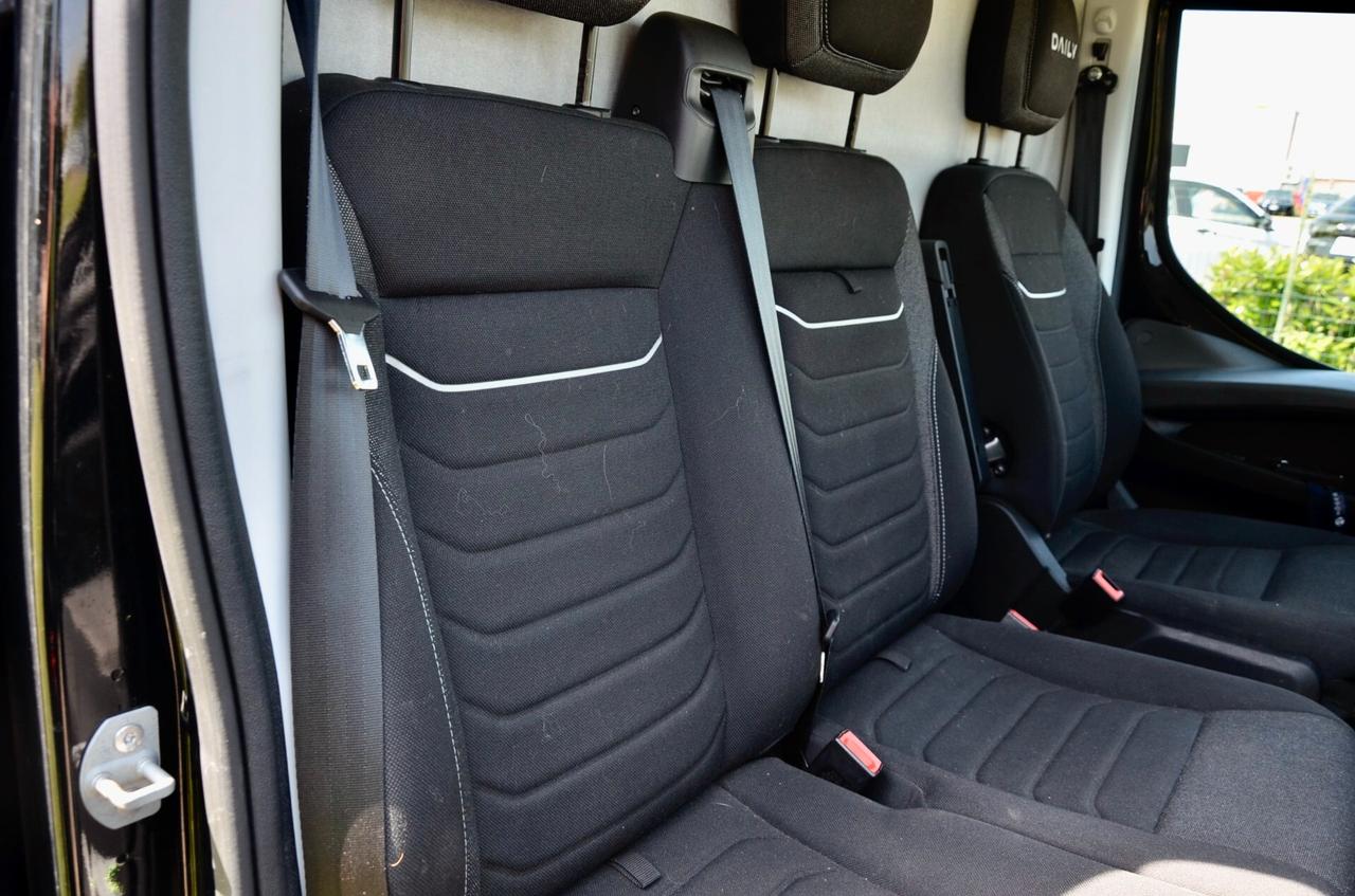 IVECO DAILY 3.0 35-180 HI MATIC 175cv AUT, PASSO LUNGO TETTO ALTO, VETTURA PRIVATA, GANCIO TRAINO 35q, RETROCAMERA, PERMUTE