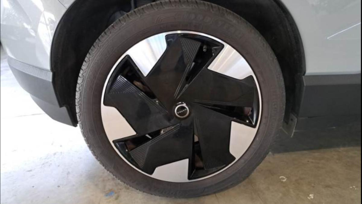 VOLVO Ex30 Single Motor Extended Range Rwd Plus