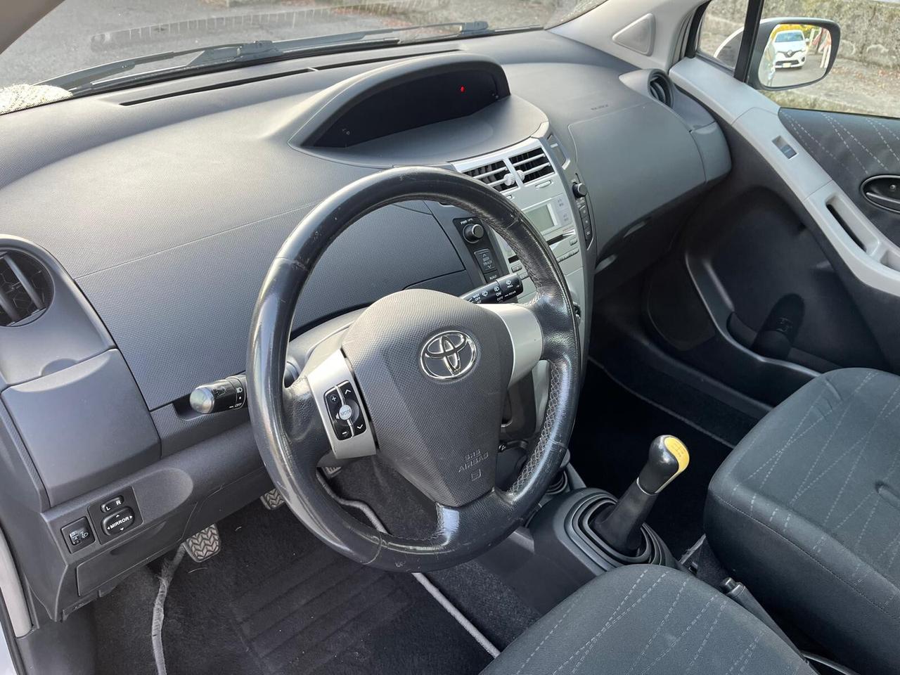 Toyota Yaris 1.0 5 porte