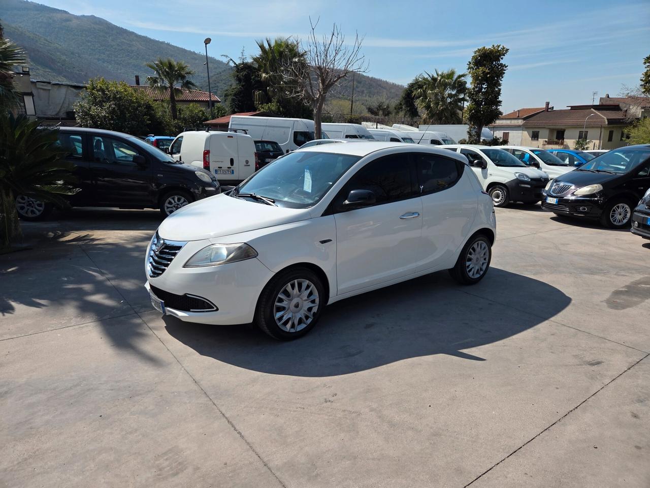 Lancia Ypsilon 1.2 69 CV 5 porte GPL Ecochic Silver
