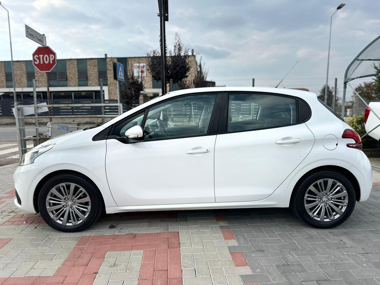 Peugeot 208 1.6d 75CV OK NEOPATENTATI