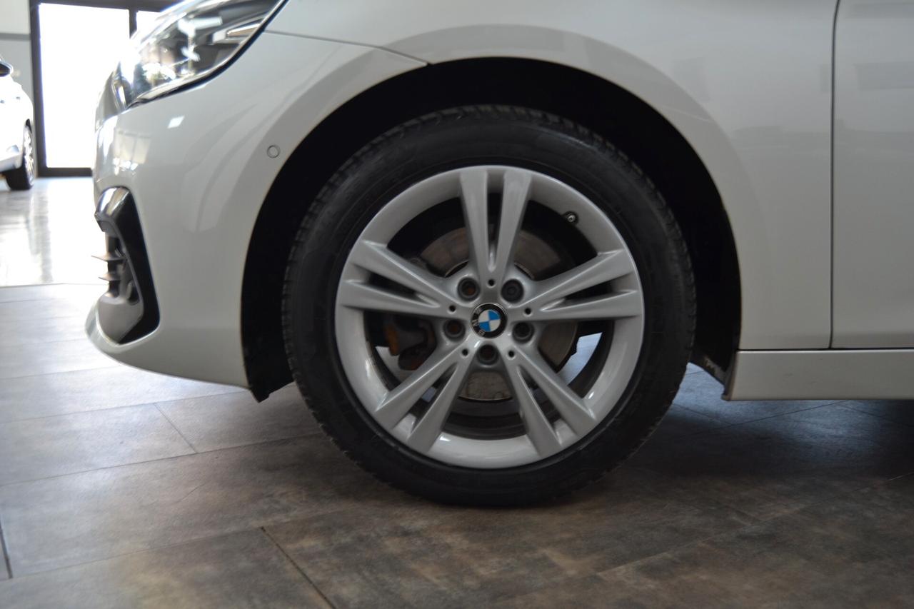 Bmw 216D ActiveTourer Luxury Auto/Navi/Pelle/Xenon