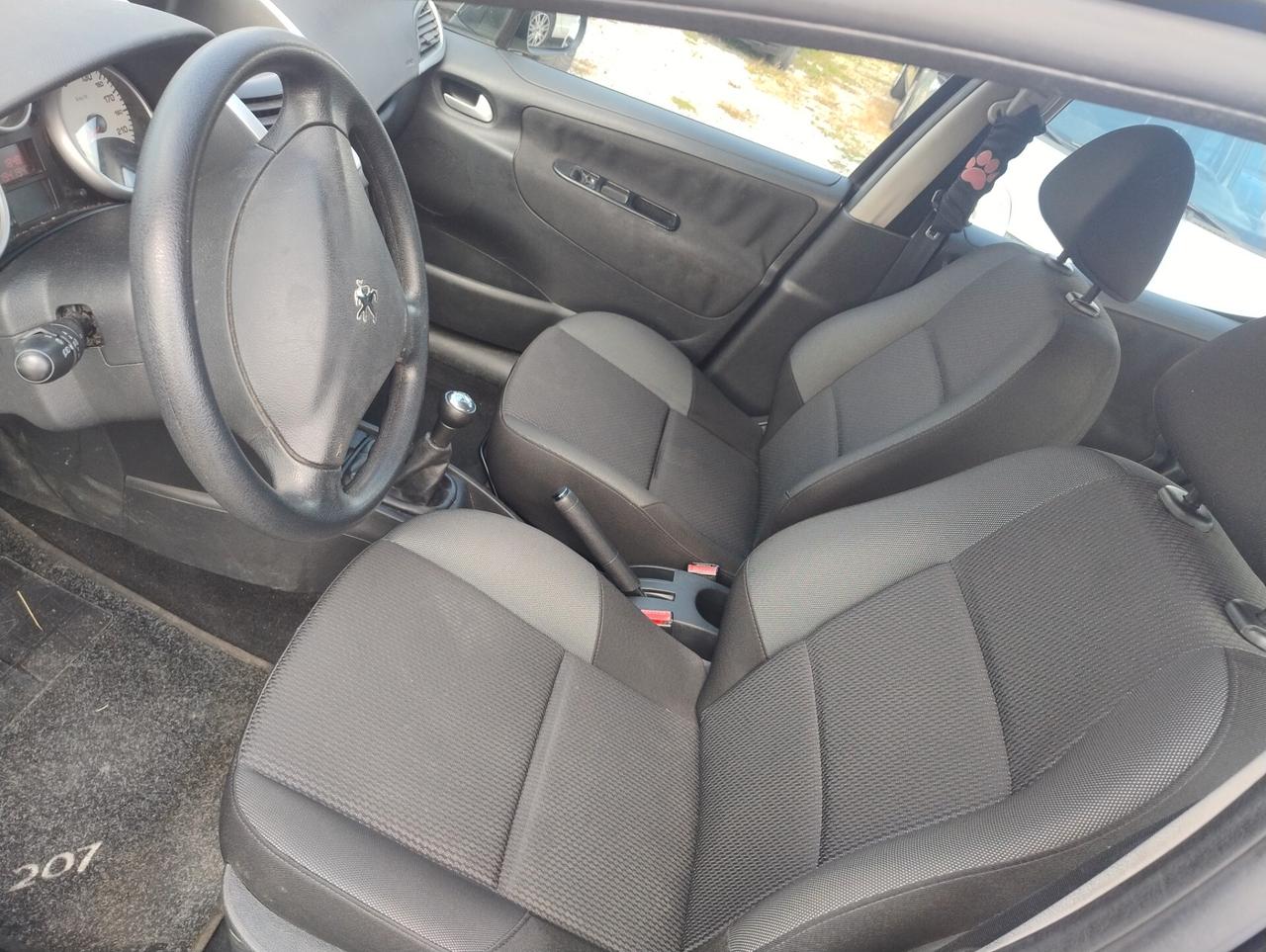 Peugeot 207 1.4 HDi 70CV 3p. Allure