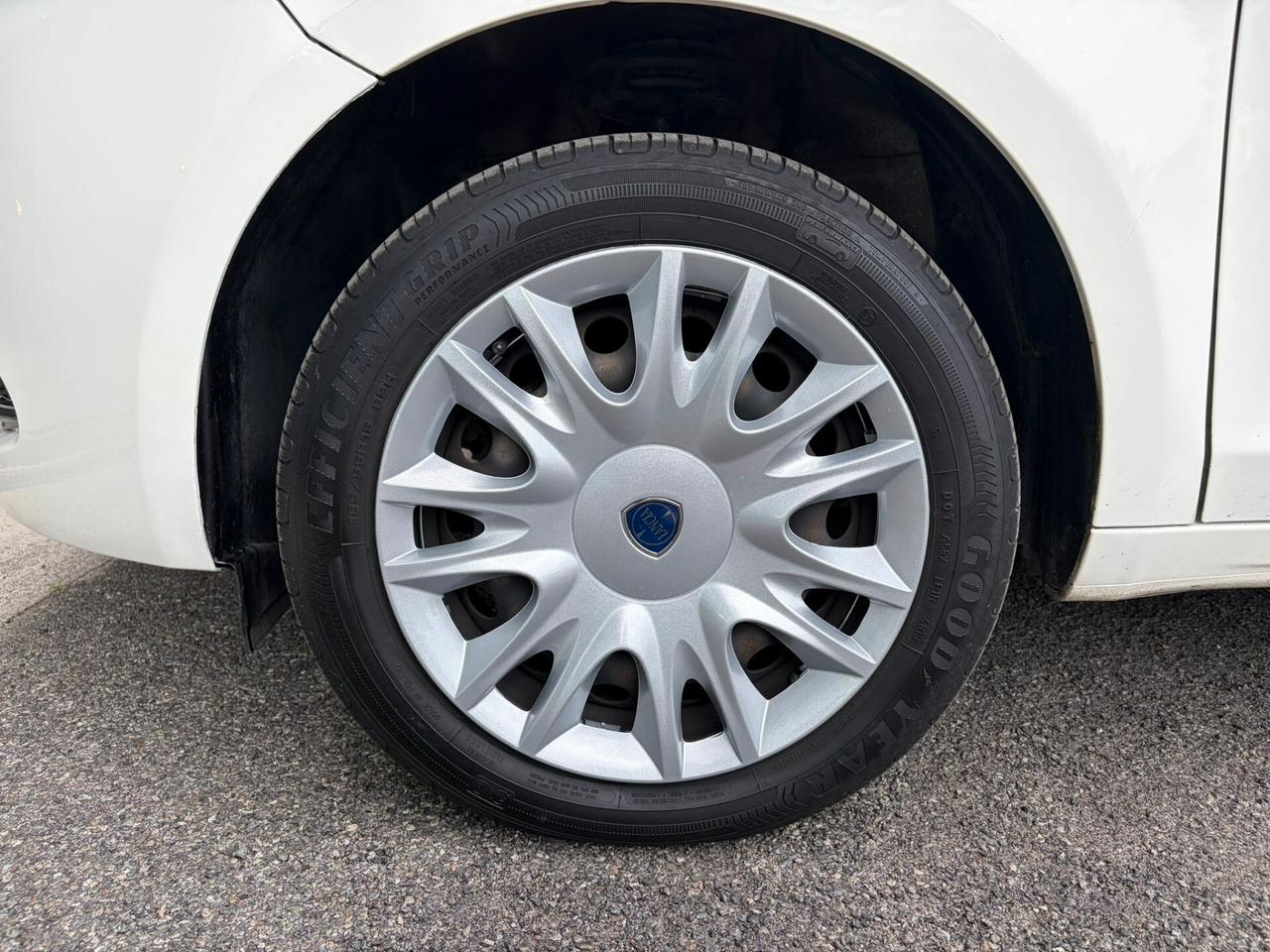 Lancia Ypsilon 1.2 69 CV 5 porte GPL Ecochic Elefantino Blu