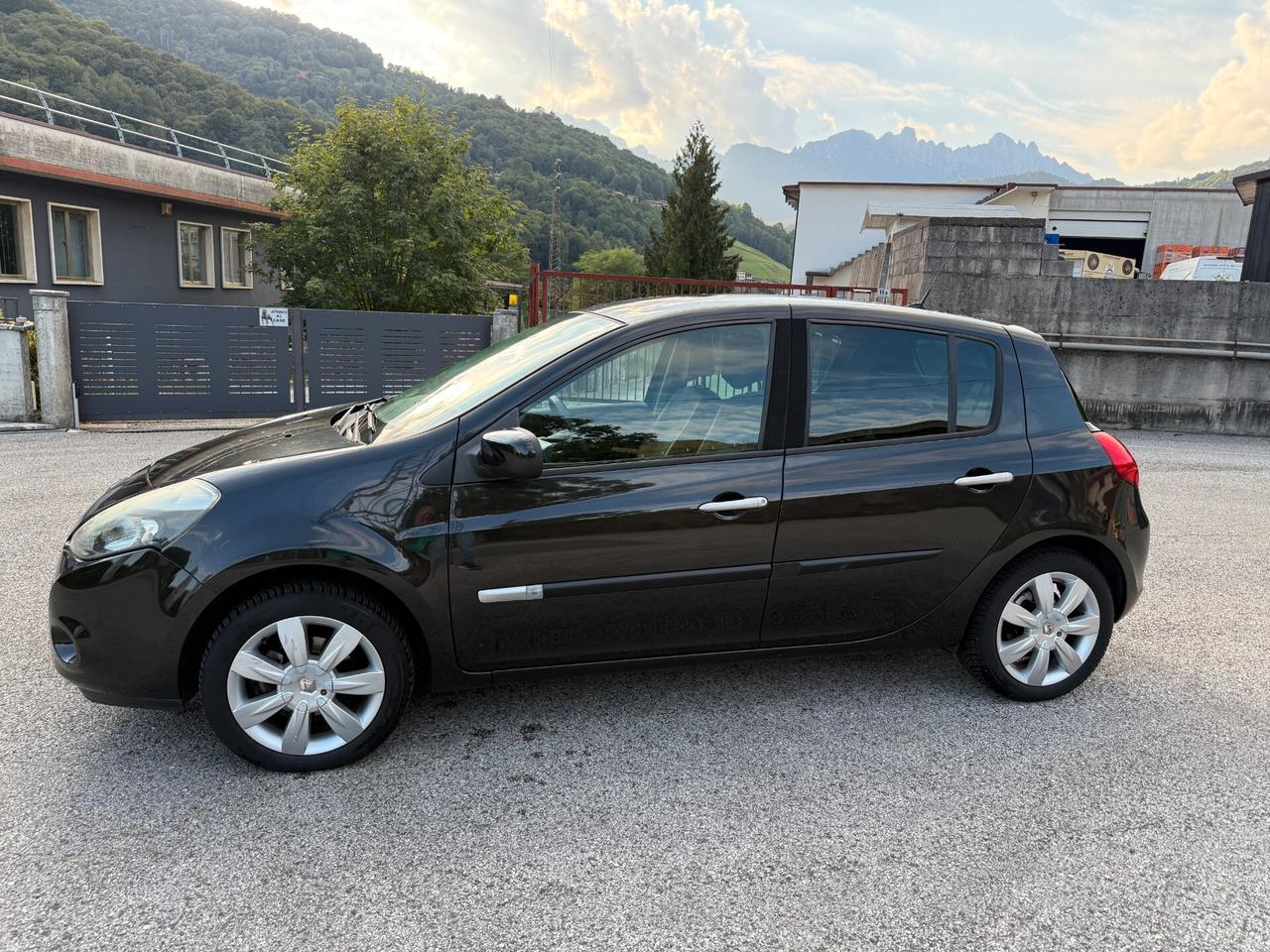 Renault Clio 1.2 16V 5 porte Confort 75cv