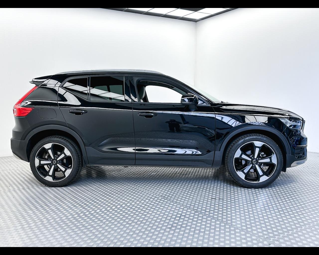 VOLVO XC40 (2017-->) - XC40 T2 Geartronic Momentum Pro N1