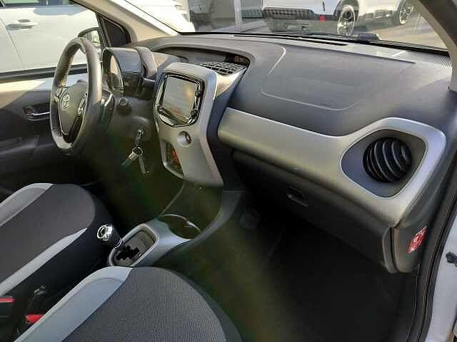Toyota Aygo 1.0 VVT-i 69 CV 5 porte x-play MMT