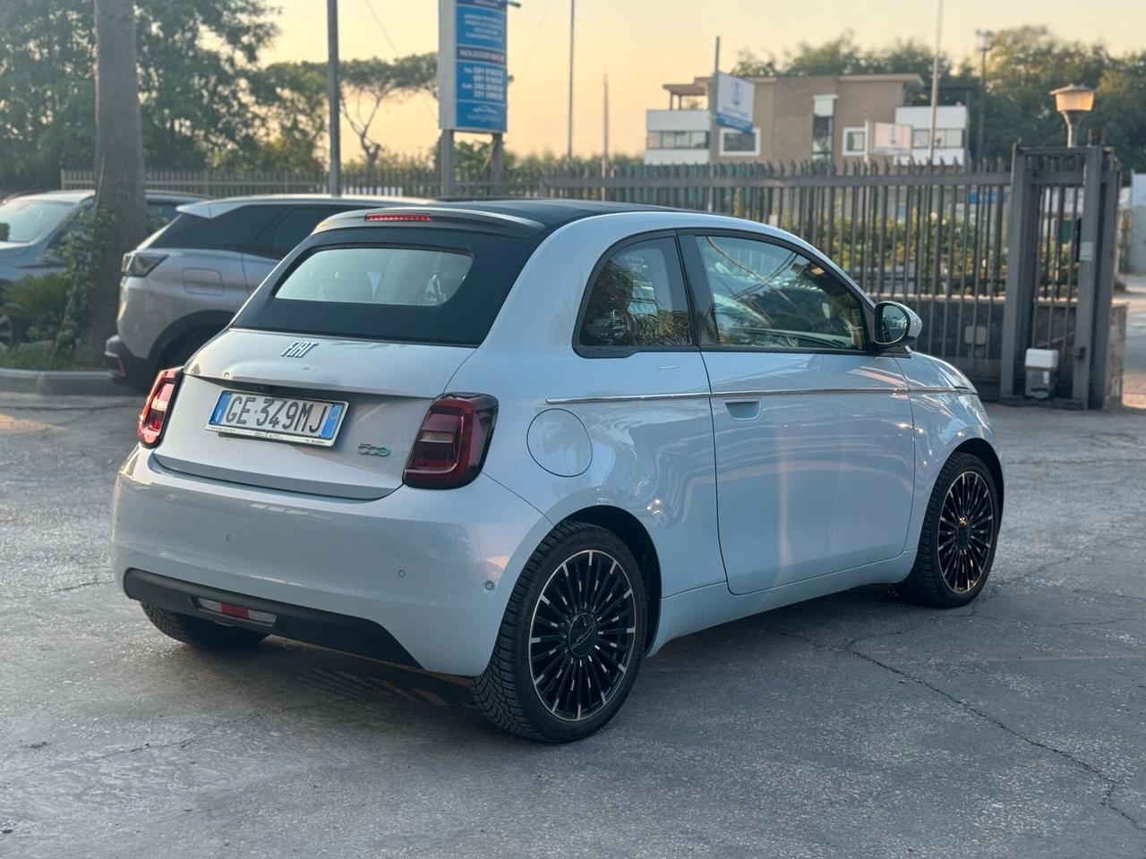 Fiat 500e Cabrio La Prima