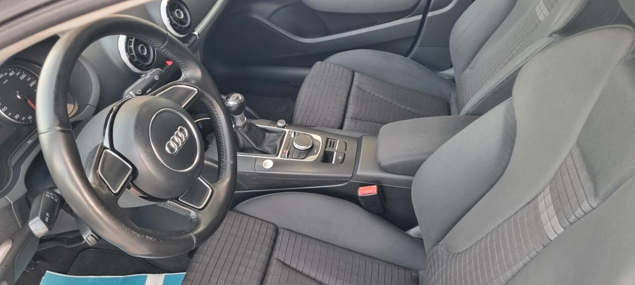 Audi A3 Sedan 1.6 TDI SLine full optionals ok neopatentati