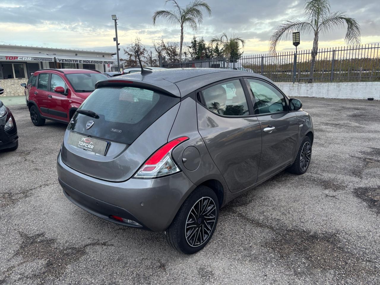 Lancia Ypsilon 1.0 FireFly 5 porte S&S Hybrid Gold