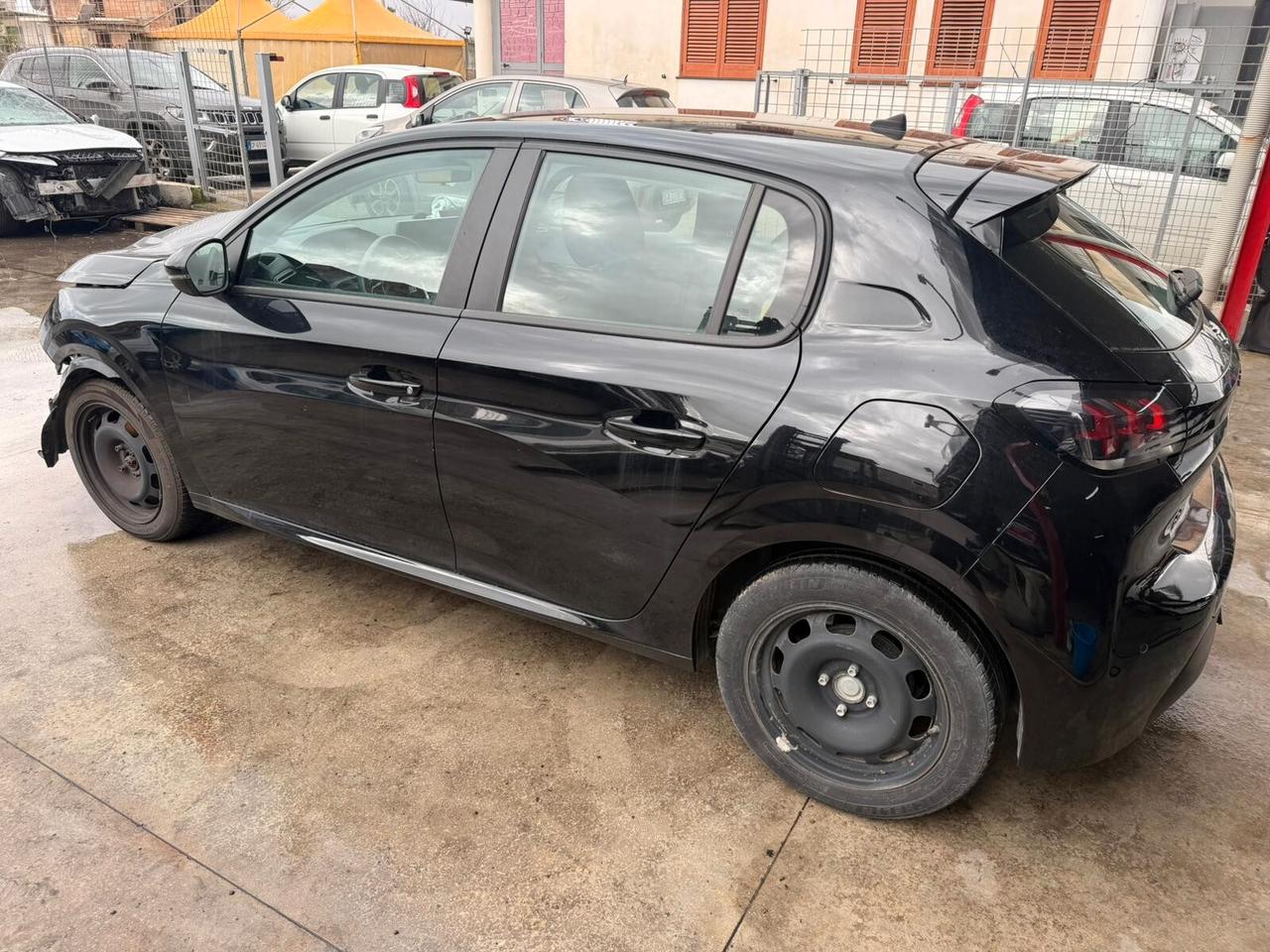 Peugeot 208 1,2 incidentato - 2023