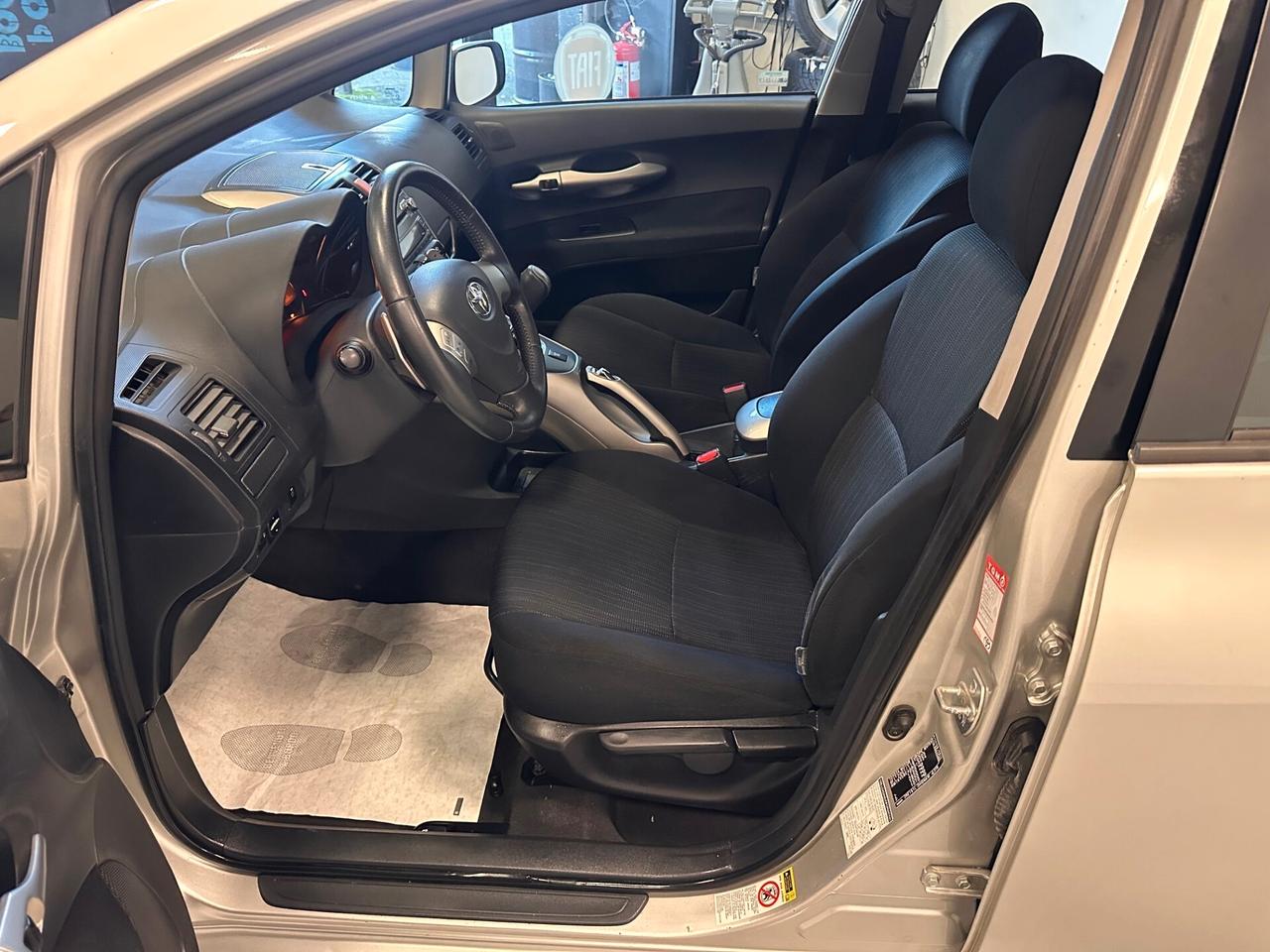 TOYOTA AURIS 1.6 BENZINA AUTOMATICA (64000KM)