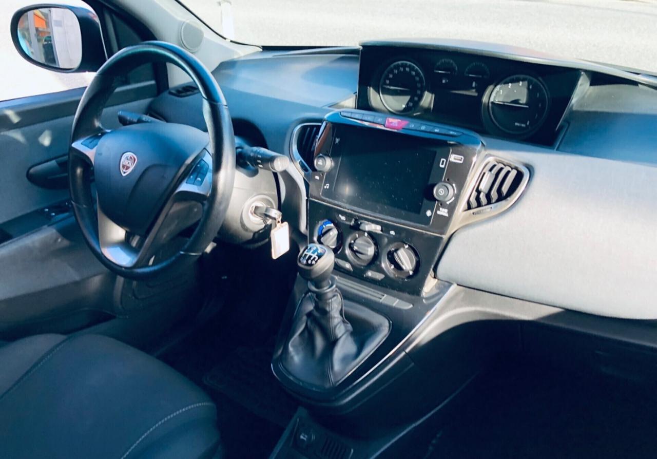 Lancia Ypsilon 1.0 5 porte S&S Hybrid Gold CARPLAY