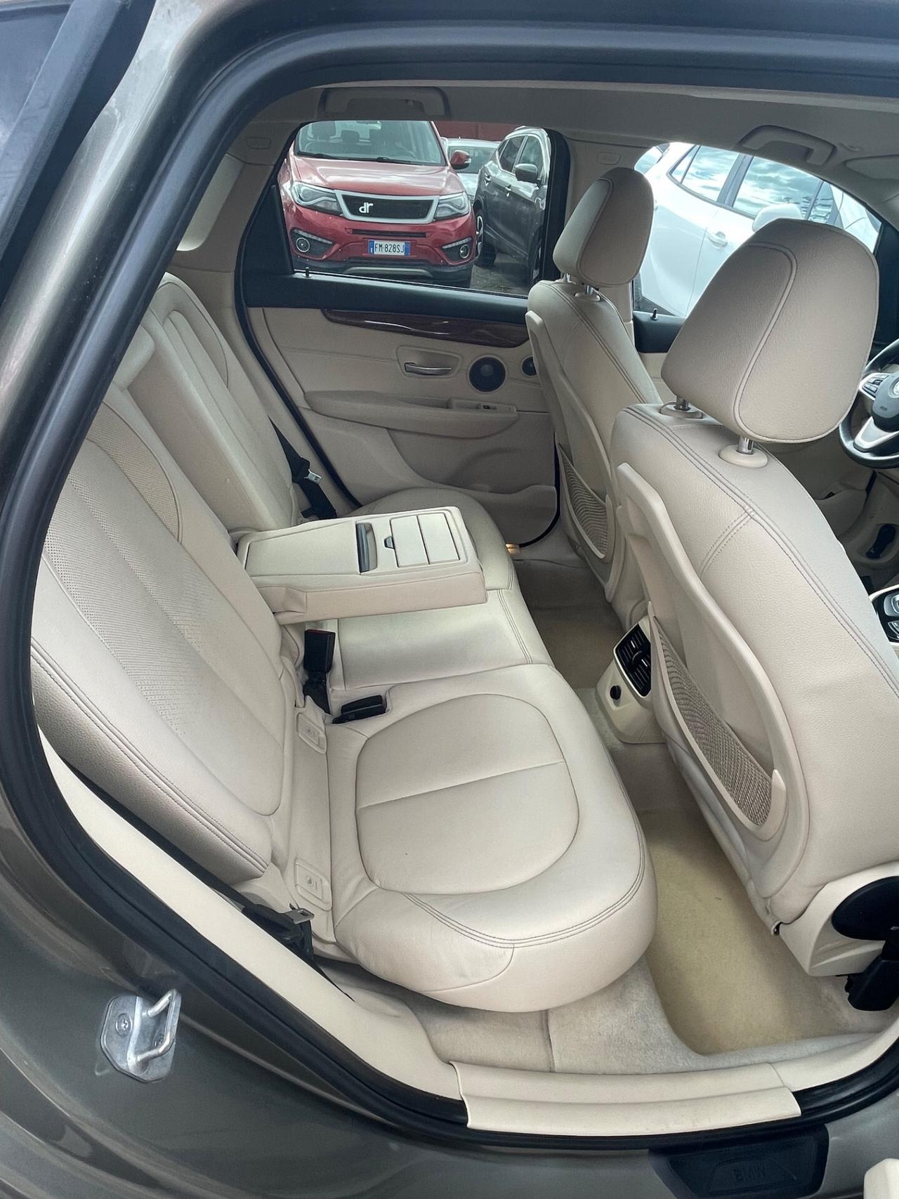 218d Active Tourer Luxury-STRAFULL -UNIPRO-RATE