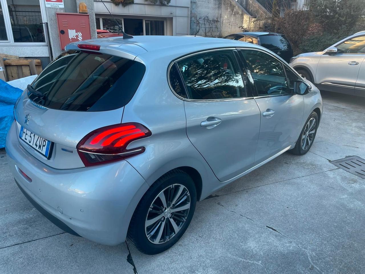 Peugeot 208 PureTech 82 5 porte Allure