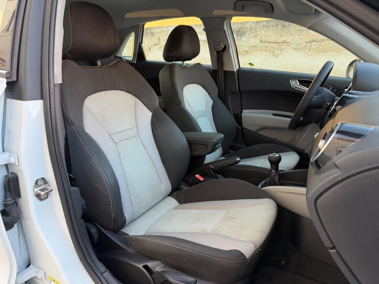 Audi a1 1.6 105cv sportback S-LINE