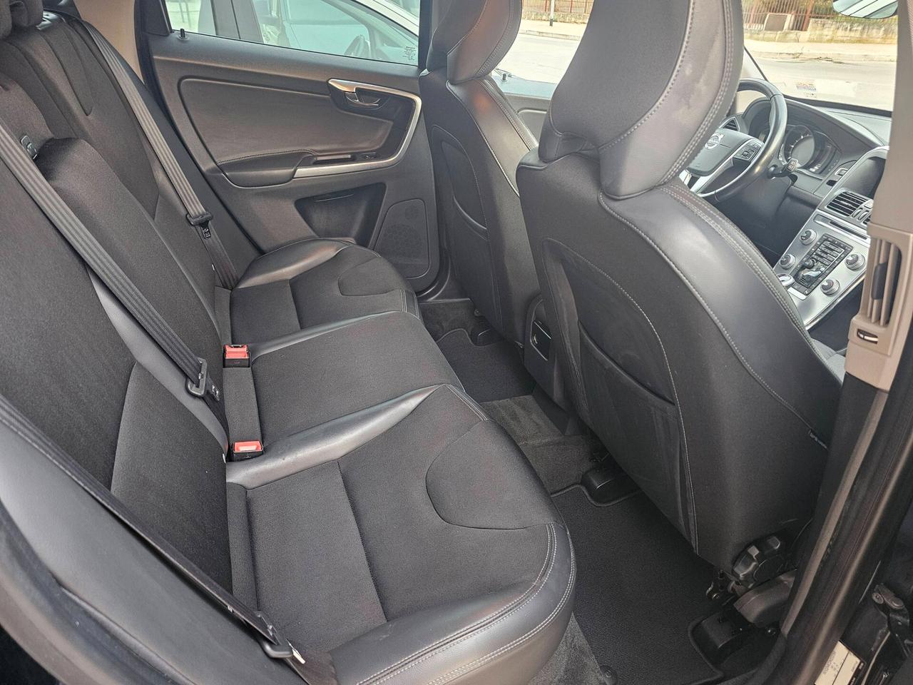 VOLVO XC60 2.0D 150CV BUSINESS AUTOCARRO N1 5 POSTI