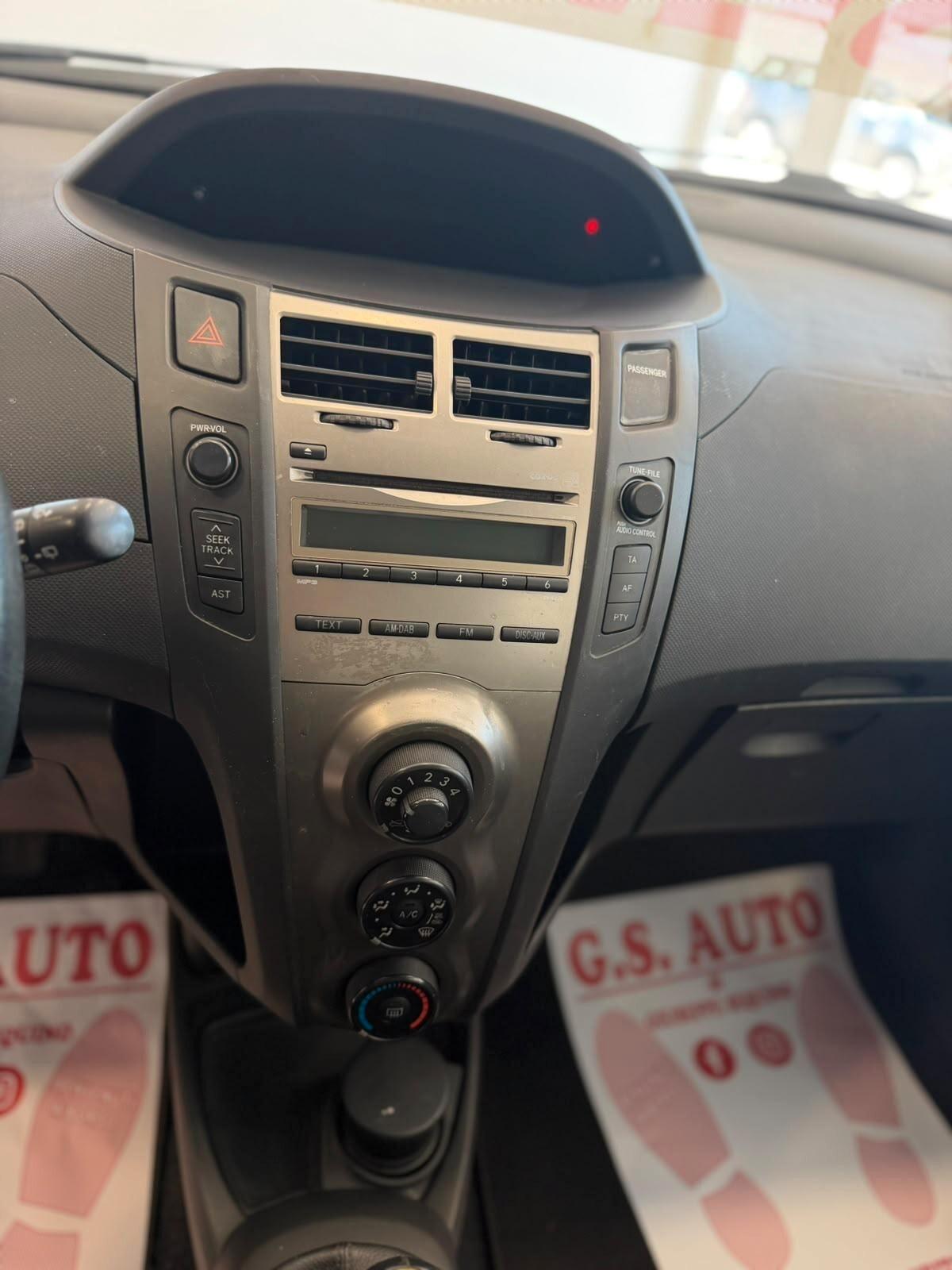 Toyota Yaris 1.3 5 porte benzina 2010