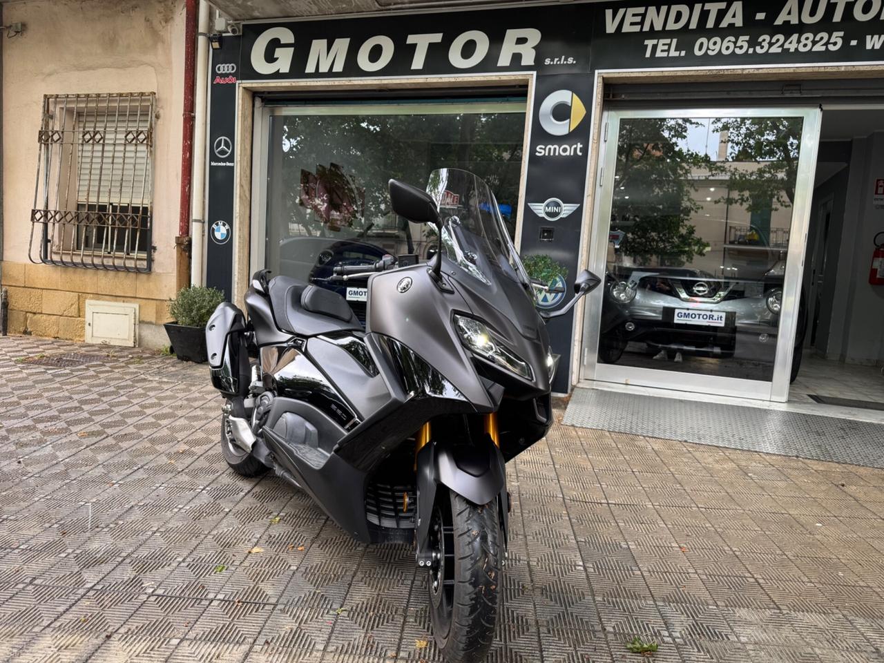 Yamaha TMAX 560 Tech max dark magma