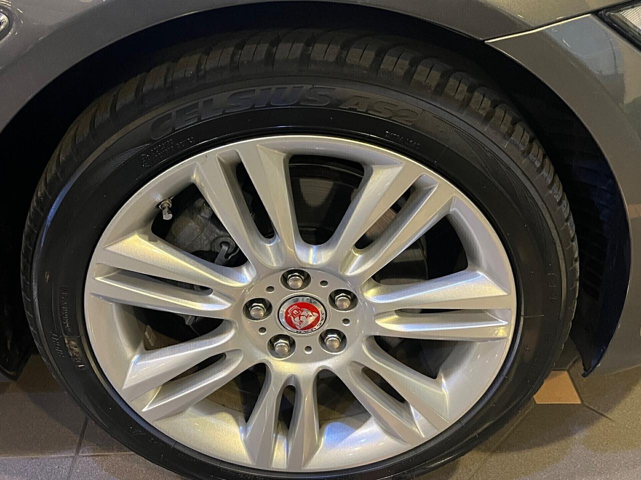 Jaguar XE 2.0d Prestige 180cv auto 88.000 KM!!!