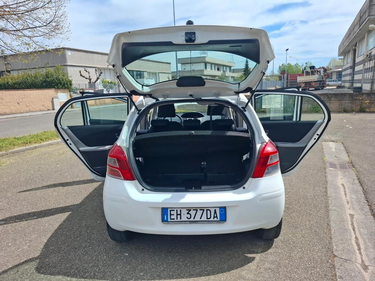 Toyota Yaris 1.0 5 porte 2011 SOLO 124.000 KM