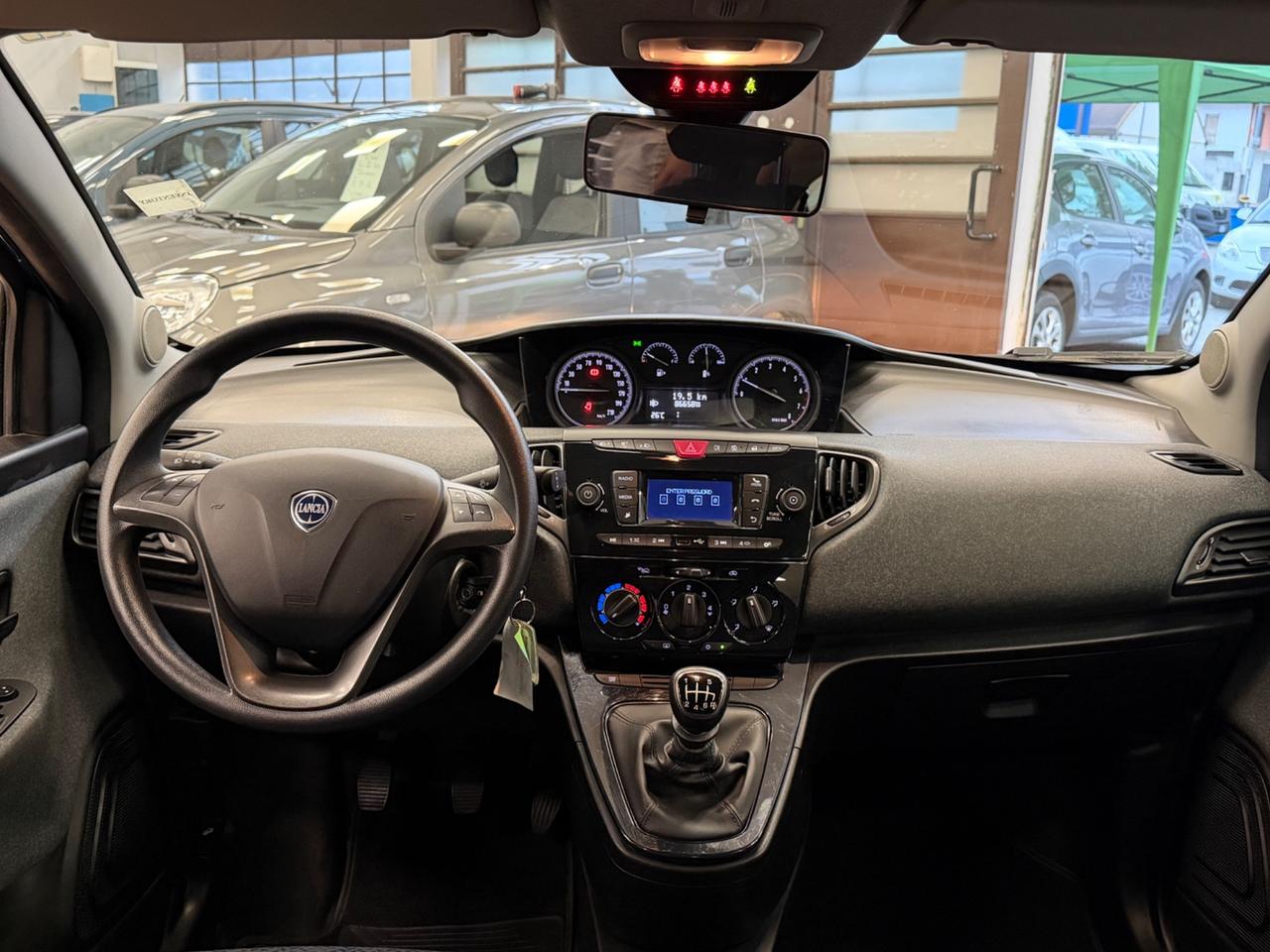 Lancia Ypsilon 1.0 FireFly 5 porte S&S Hybrid Silver