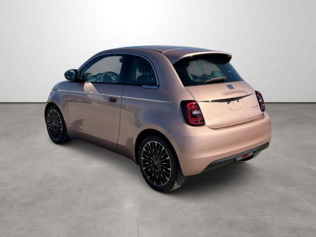 FIAT 500 Berlina Hybrid La Prima