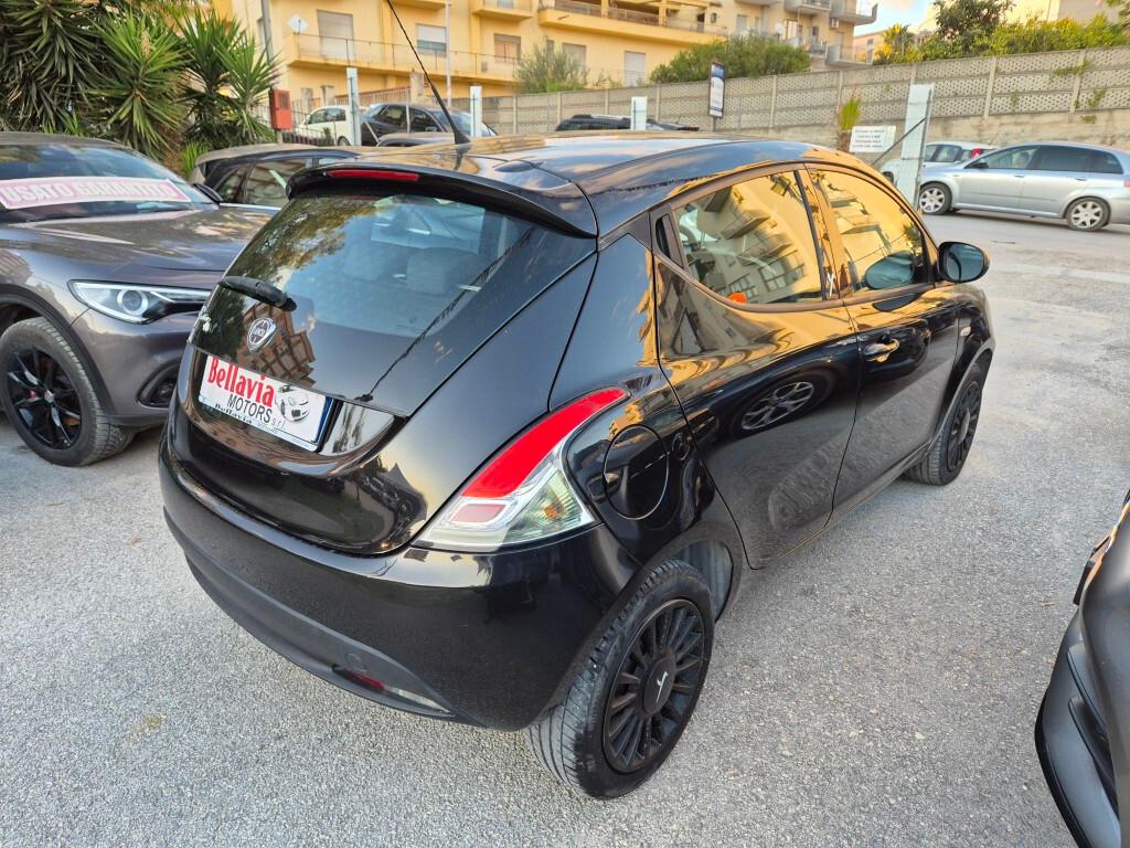 Lancia Ypsilon 1.2 69 CV 5p UNICOPROPRI