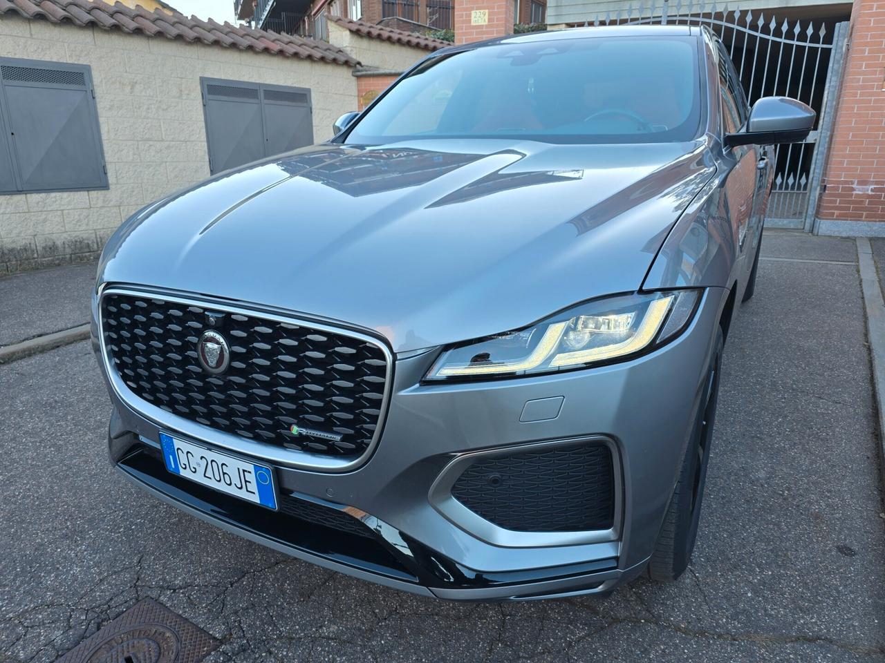 JAGUAR F-Pace R-Dynamic HSE 2.0d 204 CV AWD Auto.