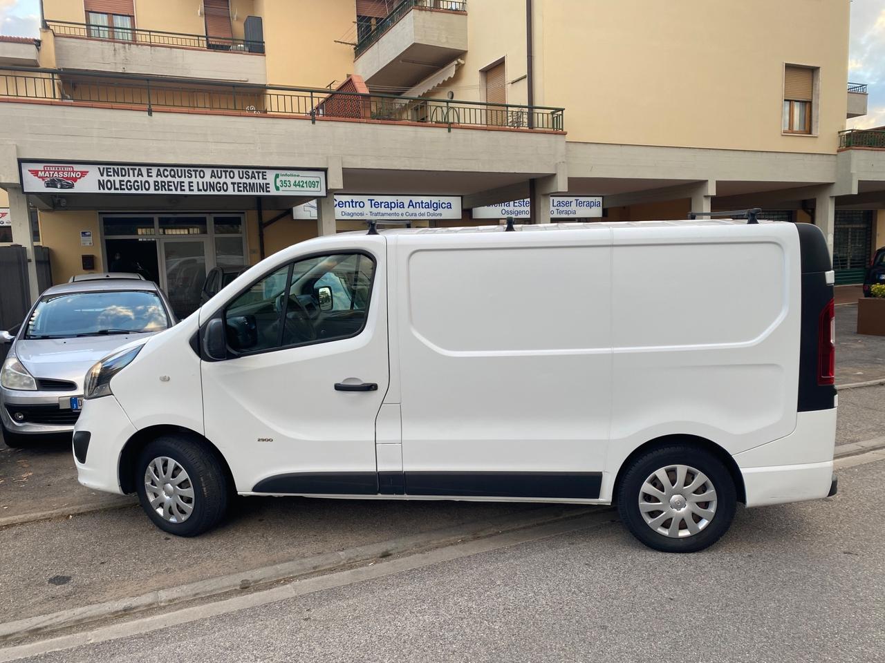 Opel vivaro disel 3 posti