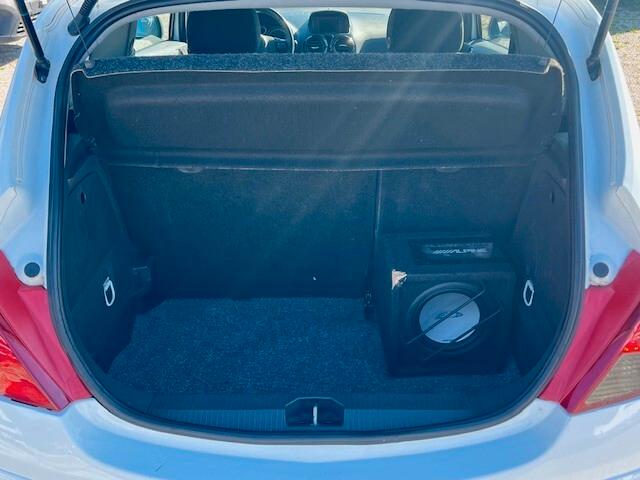 Opel Corsa 1.2 3 porte - 2013